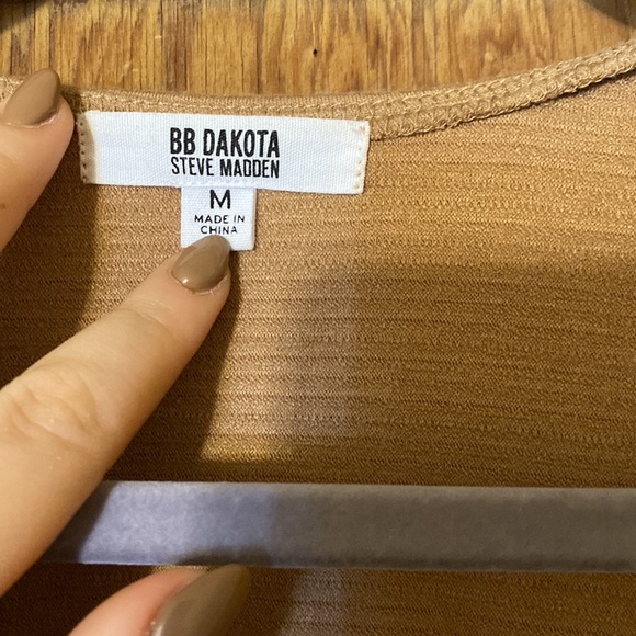 Square-neck Steve Madden Top - Picture 3 of 3